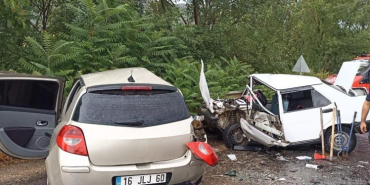 BURSA'DA KAYGANLAŞAN YOLDA TRAFİK KAZASI: 1 ÖLÜ, 3 YARALI