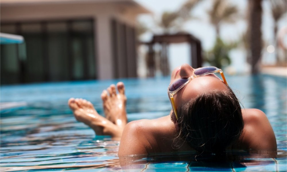 1000x600-a2e2-dikkat-havuzda-uzun-sure-kalmayin